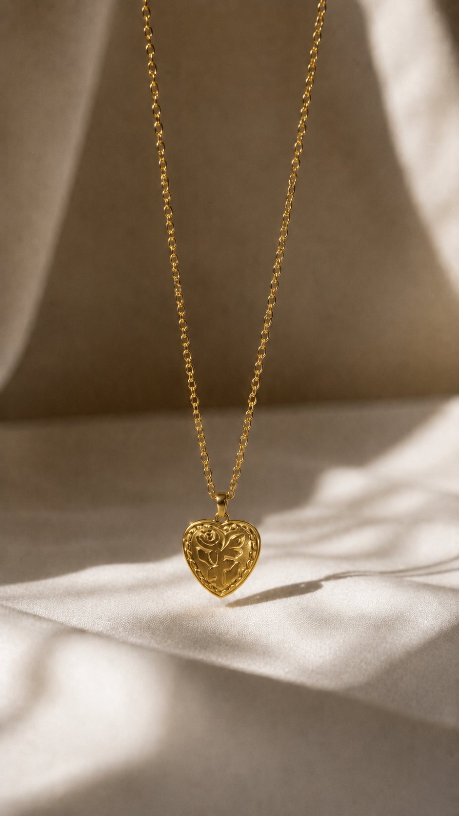 Rose Heart Pendant Necklace | 18K Gold Plated Waterproof Necklace